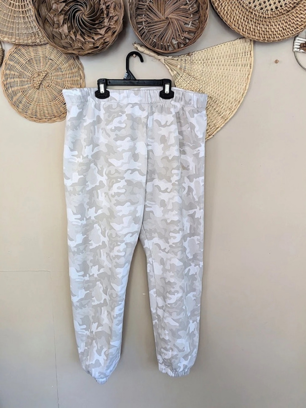 LAZY PANTS Camo Jogger Pants in Gray & White XL Like New